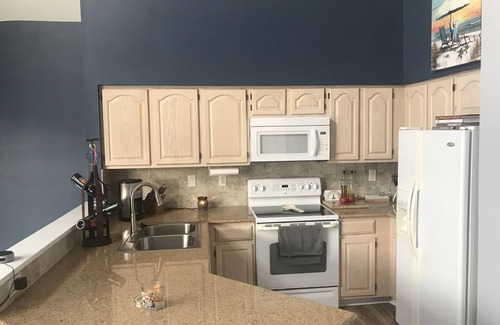 Port Clinton Casa | Waterfront home;heated pool & spa: walk to public beach; food, bars, live music!