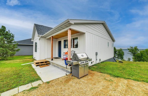 Hamlin County Casa | Waterfront Home in Lake Norden w/Dock & Ramp!