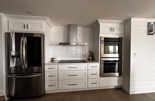 Saybrook Manor Casa | Waterfront home in the town of Old Saybrook, CT, walk to beach in a minute.