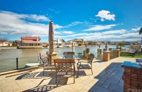 Victorville Casa | WATERFRONT home in Spring Valley Lake.