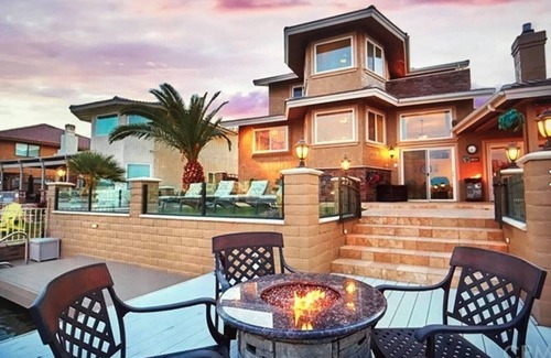Victorville Casa | WATERFRONT home in Spring Valley Lake.
