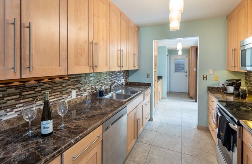 Portlock Casa | Waterfront Home near Beach. Peaceful Community w/ Swimming Pool and Boat Dock