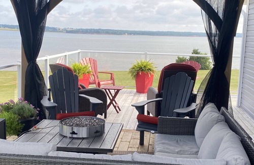Georgetown Casa | Waterfront Home of over 2 acres!