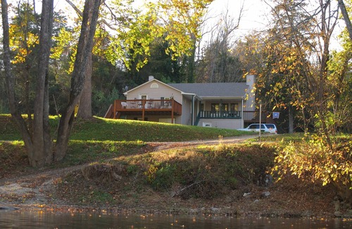 Buchanan Casa | Waterfront Home en James River- Springwood Va