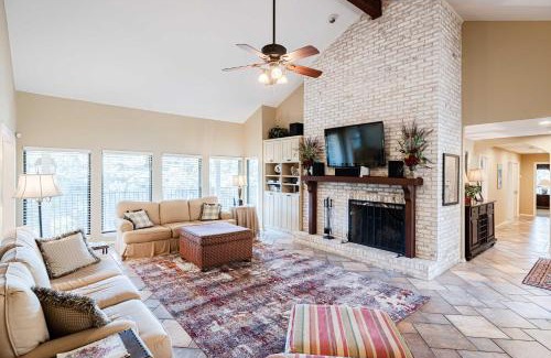 Lakeway Casa | Waterfront Home on Lake Travis