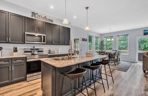 Huddleston Casa | WATERFRONT HOME! Sleeps 10! Come Visit 'Friendship Cove'!