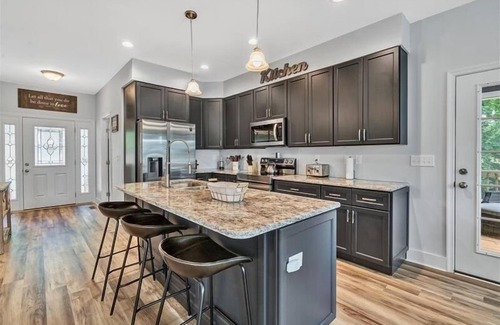 Huddleston Casa | WATERFRONT HOME! Sleeps 10! Come Visit 'Friendship Cove'!
