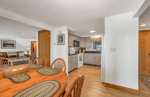 Meredith Casa | Waterfront home sleeping 10 located on Cummings Cove on Lake Winnipesaukee
