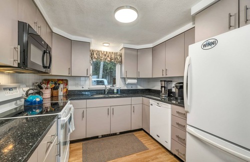 Meredith Casa | Waterfront home sleeping 10 located on Cummings Cove on Lake Winnipesaukee