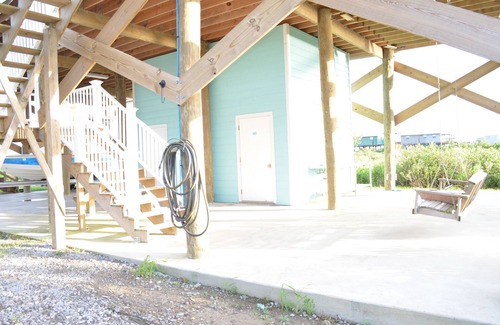 Grand Isle Casa | Waterfront Home w / 400 'Muelle de pesca. Cangrejo y pescado en el muelle con acceso en barco.