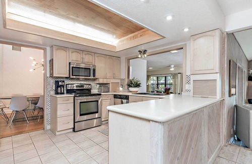Lake Worth Casa | Waterfront Home w/ Hot Tub: Near West Palm Beach
