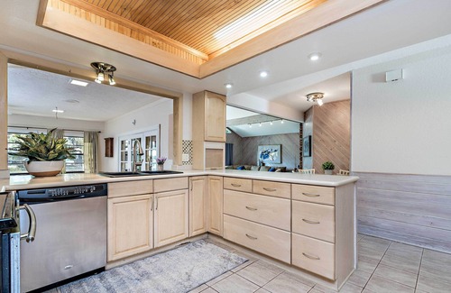 Lake Worth Casa | Waterfront Home w/ Hot Tub: Near West Palm Beach