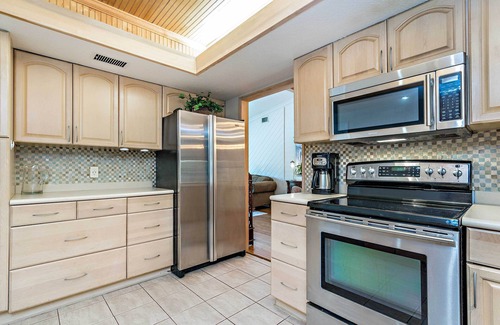 Lake Worth Casa | Waterfront Home w/ Hot Tub: Near West Palm Beach