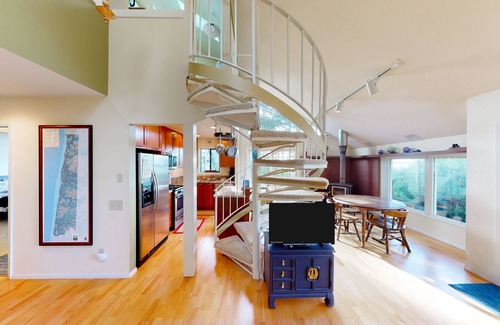 Lincoln City Casa | Waterfront home with hot tub, balconies, grill, & woodstove - dog-friendly