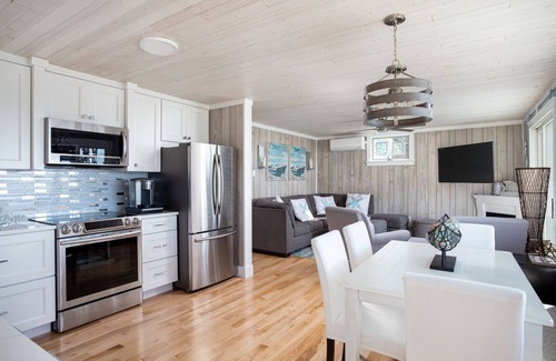 Charlestown Cabaña | Waterfront home with private dock, kayaks & paddleboard!!