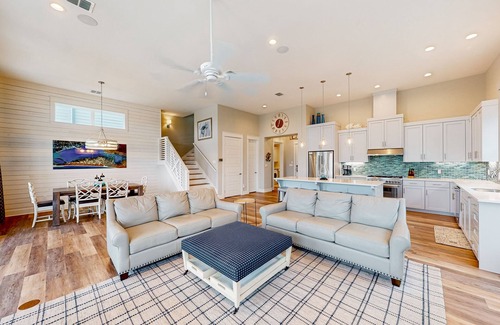 Rockport Casa | Waterfront home with private pool, community kayaks, grill, open layout, & AC