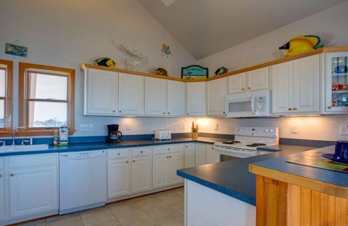 Brigands' Bay Casa | Waterfront home with private hot tub, sound access & fast WiFi - 2 dogs OK
