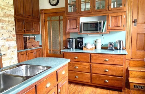 North Sydney Casa | Waterfront homestead on 4 landscaped acres.