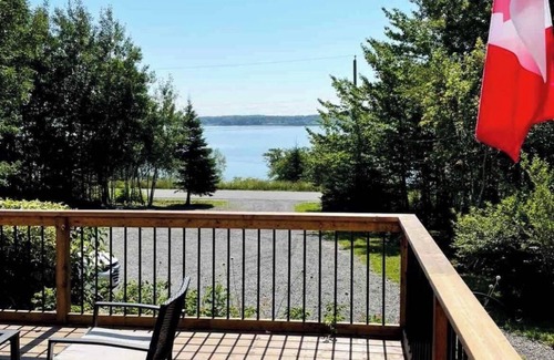 North Sydney Casa | Waterfront homestead on 4 landscaped acres.