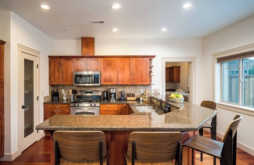 Lincoln City Casa | Prime Location! SUP, Kayak, HotTub, Waterfront Fun!