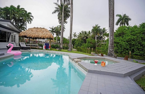 Ojus Casa | Waterfront House - Arcades, Tiki & Firepit, Golf