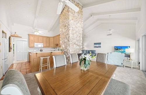 Captiva Casa | Waterfront House Best Location! Private deep water dock
