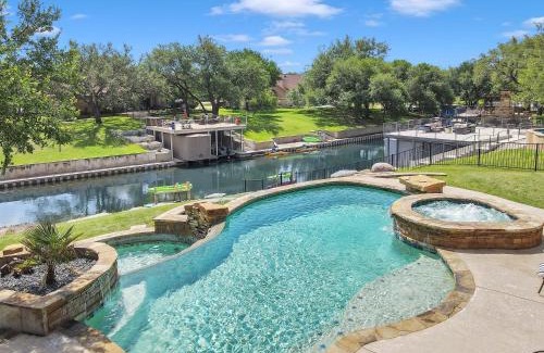 Kingsland Casa | Waterfront House on Lake LBJ Cove and Concierge Services