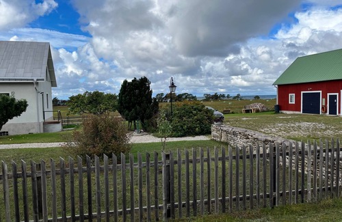 Visby Cabaña | Waterfront house near Visby