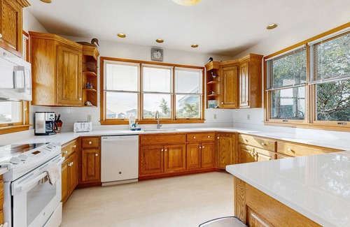 Brigands' Bay Casa | Waterfront House w/ Private Hot Tub, Free WiFi, Water View, Shared Pool