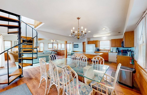 Brigands' Bay Casa | Waterfront House w/ Private Hot Tub, Washer/Dryer, Shared Pool, Central AC, WiFi