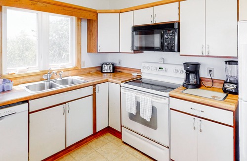 Brigands' Bay Casa | Waterfront House w/ Sound View, Shared Pool, Private W/D, Private Hot Tub