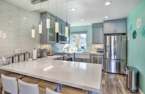 Huntington Beach Condominio | Waterfront Huntington Beach Condo w/ Fire Pit