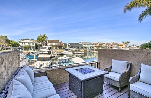 Huntington Beach Apartamento | Waterfront Huntington Beach Condo with Fire Pit