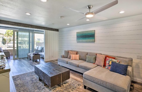 Huntington Beach Apartamento | Waterfront Huntington Beach Condo with Fire Pit