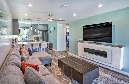 Huntington Beach Apartamento | Waterfront Huntington Beach Condo with Fire Pit