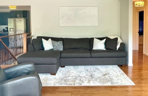 Wasaga Beach Casa | Waterfront in Wasaga Beach (on the Nottawasaga River) perfect for any season!