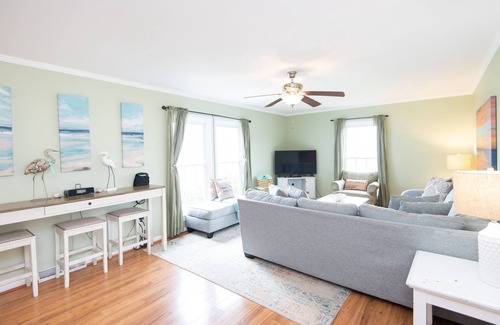 Fishing Creek Casa | Waterfront Insta-Worthy Sunsets! 5BR w/ Bikes , Kayaks and 🐾 Friendly