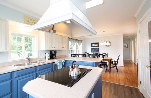 Fishing Creek Casa | Waterfront Insta-Worthy Sunsets! 5BR w/ Bikes , Kayaks and 🐾 Friendly