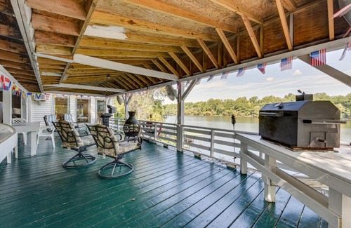 Jonesville Apartamento | Waterfront Jonesville Studio on Black River Lake!