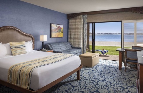 Crown Point Hotel | Waterfront King Suite Retreat | Catamaran Hotel & Spa
