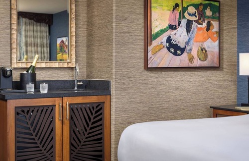 Crown Point Hotel | Waterfront King Suite Retreat | Catamaran Hotel & Spa