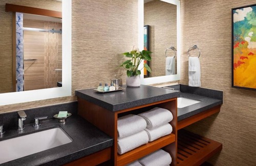 Crown Point Hotel | Waterfront King Suite Retreat | Catamaran Hotel & Spa