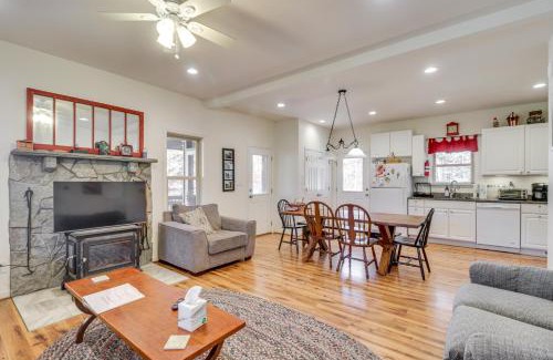 Windwood Coves Casa | Waterfront Lake Anna Home Kayaks and Private Dock