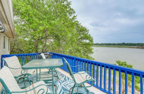 Burnet Casa | Waterfront Lake Buchanan Cottage with Kayaks!
