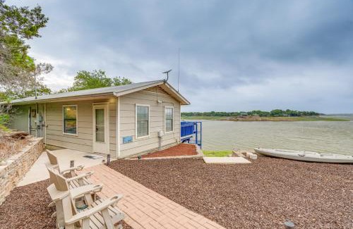Burnet Casa | Waterfront Lake Buchanan Cottage with Kayaks!