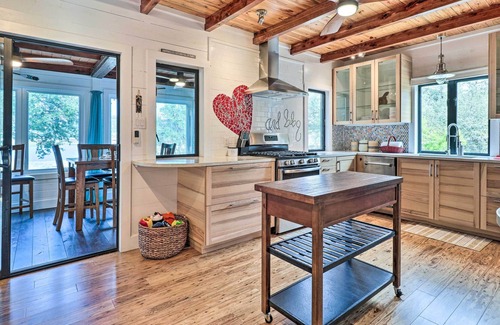 Burnet Cabina | Waterfront Lake Buchanan Cabin Retreat