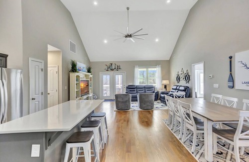 Townville Casa | Waterfront Lake Hartwell home with dock in place! 30 min to Clemson