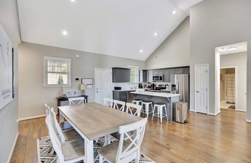 Townville Casa | Waterfront Lake Hartwell home with dock in place! 30 min to Clemson