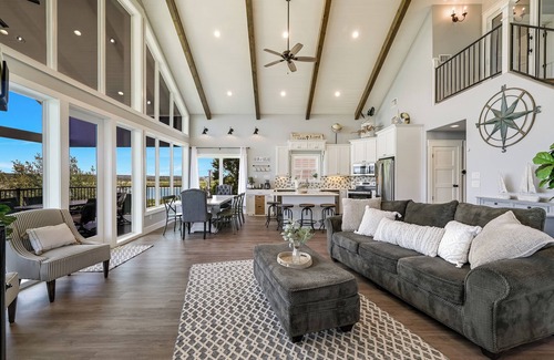 Canyon Lake Casa | WATERFRONT Lake House ~ Rent our boat at the marina!