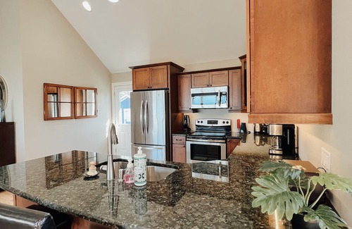 Dashwood Cabaña | Waterfront, Lake Huron, Sunset, Grand Bend, Golf, Dining, Theatre,